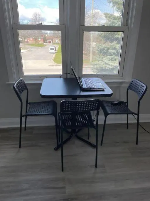2 Bedroom Guest Suite With Kitchen And Private Bathroom - Off 401 Downtown-1