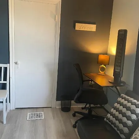 2 Bedroom Guest Suite With Kitchen And Private Bathroom - Off 401 Downtown-3